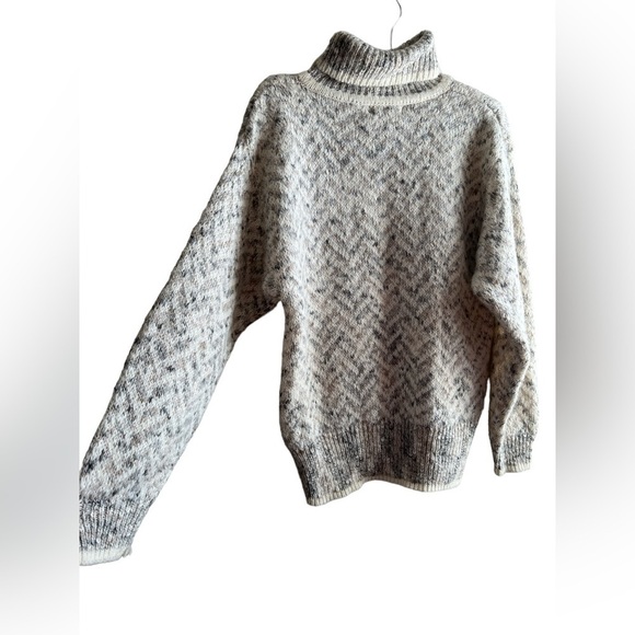jay jacobs Sweaters - Jay Jacobs grey white and tan turtle neck sweater